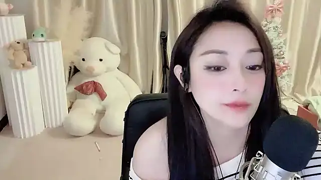 Snapshot of Daisy-77 chatting on 12-19-24, 10:10 Daisy-77 online show from 12-19-24, 10:10