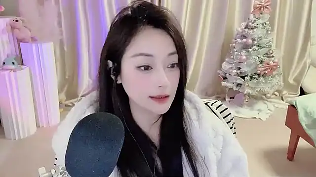 Snapshot of Daisy-77 chatting on 12-22-24, 09:42 Daisy-77 online show from 12-22-24, 09:42