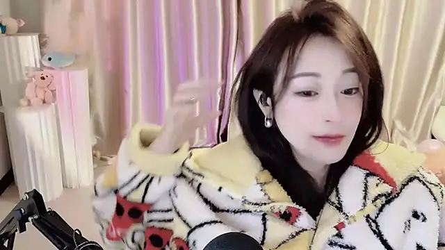 Snapshot of Daisy-77 chatting on 01-12-25, 05:44 Daisy-77 online show from 01-12-25, 05:44