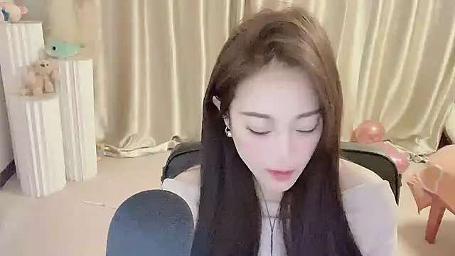 Snapshot of Daisy-77 chatting on 01-22-25, 06:41 Daisy-77 online show from 01-22-25, 06:41