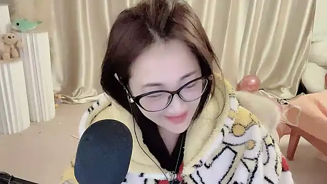 Snapshot of Daisy-77 chatting on 01-24-25, 08:54 Daisy-77 online show from 01-24-25, 08:54