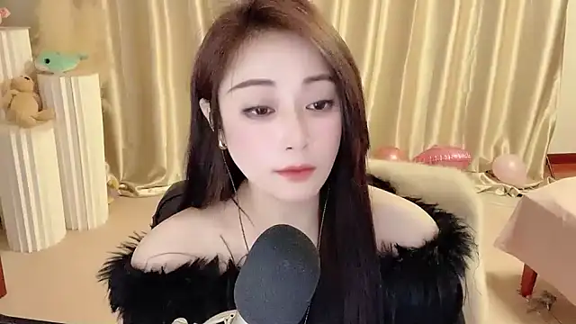 Snapshot of Daisy-77 chatting on 02-07-25, 08:53 Daisy-77 online show from 02-07-25, 08:53