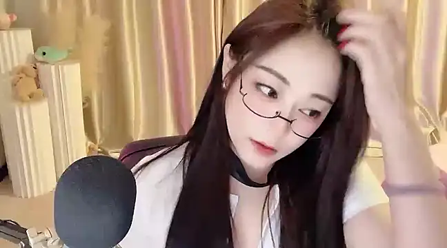Snapshot of Daisy-77 chatting on 02-20-25, 06:13 Daisy-77 online show from 02-20-25, 06:13