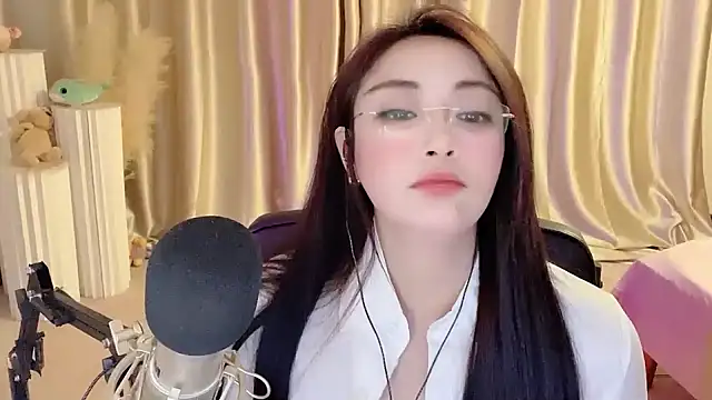 Snapshot of Daisy-77 chatting on 02-23-25, 08:55 Daisy-77 online show from 02-23-25, 08:55