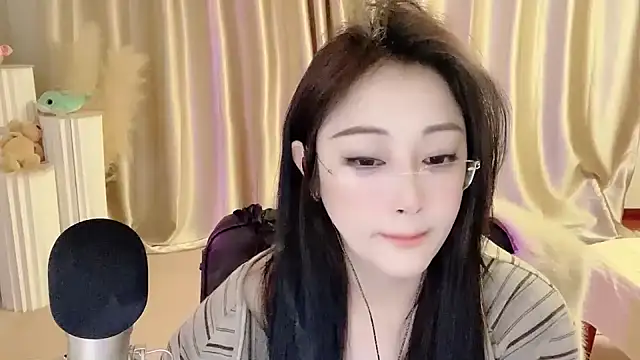 Snapshot of Daisy-77 chatting on 03-08-25, 06:16 Daisy-77 online show from 03-08-25, 06:16