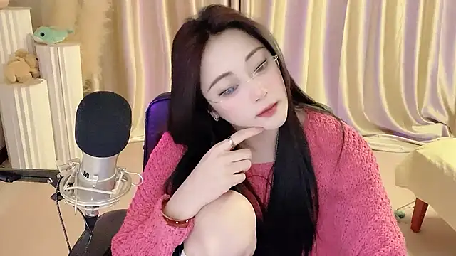 Snapshot of Daisy-77 chatting on 03-13-25, 06:34 Daisy-77 online show from 03-13-25, 06:34