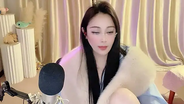 Snapshot of Daisy-77 chatting on 03-15-25, 10:00 Daisy-77 online show from 03-15-25, 10:00