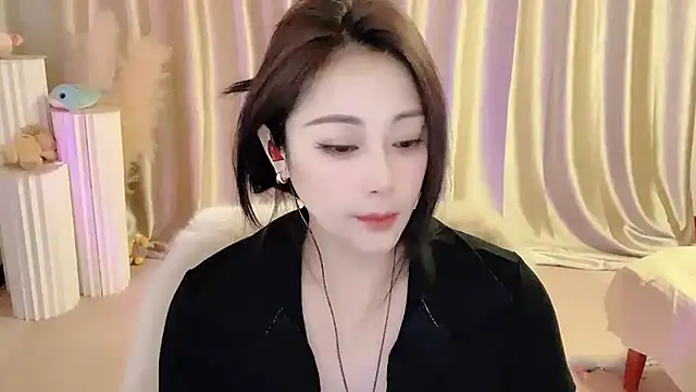 Snapshot of Daisy-77 chatting on 03-19-25, 06:12 Daisy-77 online show from 03-19-25, 06:12