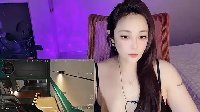 Snapshot of Daisy-77 chatting on 02-11-26, 01:05 Daisy-77 online show from 02-11-26, 01:05