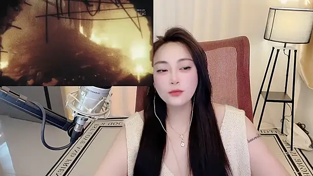 Snapshot of Daisy-77 chatting on 06-26-26, 01:15 Daisy-77 online show from 06-26-26, 01:15