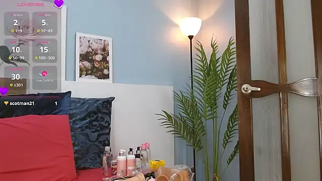 Snapshot of cintia_hills chatting on 03-17-26, 04:17 cintia hills online show from 03-17-26, 04:17