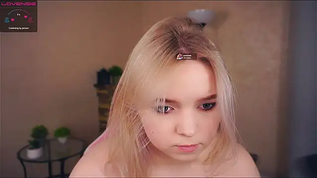 Snapshot of ZaraCreedon chatting on 03-16-25, 11:25 ZaraCreedon online show from 03-16-25, 11:25