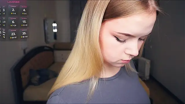 Snapshot of ZaraCreedon chatting on 10-09-25, 05:16 ZaraCreedon online show from 10-09-25, 05:16