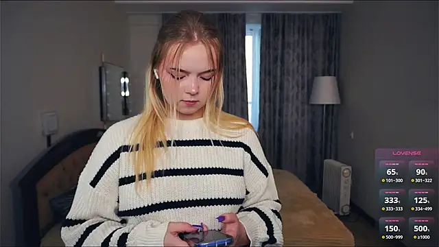 Snapshot of ZaraCreedon chatting on 10-10-25, 05:06 ZaraCreedon online show from 10-10-25, 05:06