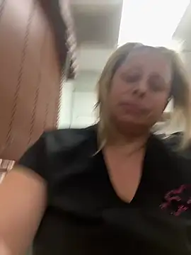 Snapshot of Hotslut187 chatting on 01-17-26, 03:06 Hotslut187 online show from 01-17-26, 03:06