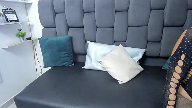 Alison Chan  online show from 12-01-24, 07:58