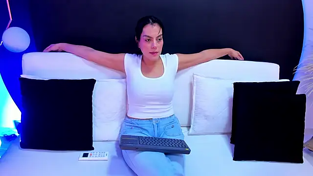 Snapshot of Ada_Monroe10 chatting on 03-27-26, 01:44 Ada Monroe10 online show from 03-27-26, 01:44