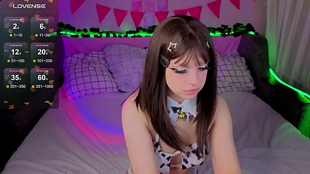 Snapshot of MonikaMayson chatting on 11-25-25, 05:40 MonikaMayson online show from 11-25-25, 05:40