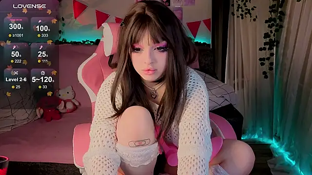 Snapshot of MonikaMayson chatting on 11-30-25, 08:13 MonikaMayson online show from 11-30-25, 08:13