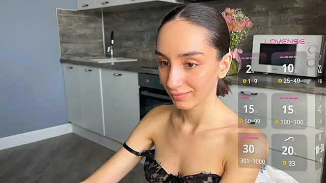 Snapshot of ElizabethElison chatting on 03-13-25, 09:32 ElizabethElison online show from 03-13-25, 09:32