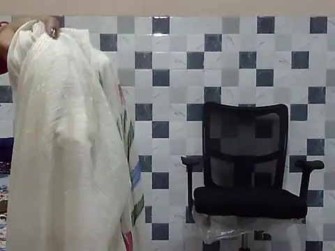 Snapshot of bhabhi_jaan11 chatting on 10-25-25, 01:40 bhabhi jaan11 online show from 10-25-25, 01:40