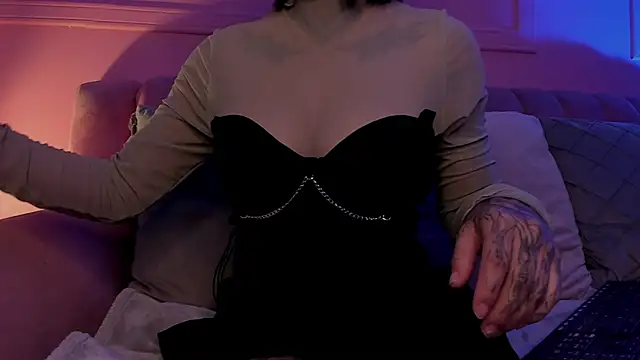 Snapshot of Evangeline_bell chatting on 01-24-25, 12:10 Evangeline bell online show from 01-24-25, 12:10