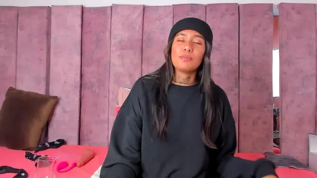 AshlieRoberts online show from 01-11-25, 02:58