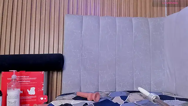 Snapshot of celeste_jhons chatting on 10-18-25, 06:08 celeste jhons online show from 10-18-25, 06:08