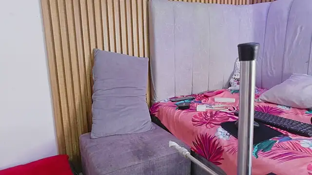 Snapshot of celeste_jhons chatting on 06-06-26, 09:41 celeste jhons online show from 06-06-26, 09:41
