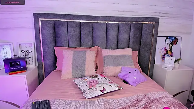 isabela fox online show from 01-19-25, 12:49