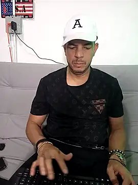 latinmartin73 online show from 02-13-25, 01:29