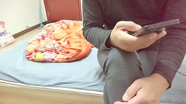 huzi518 online show from 12-17-25, 03:51