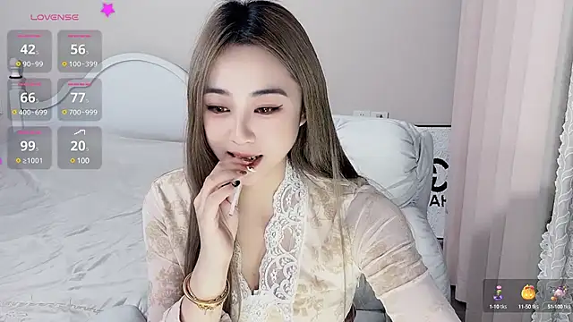 Snapshot of Caitlyn__ chatting on 12-14-24, 04:20 Caitlyn online show from 12-14-24, 04:20