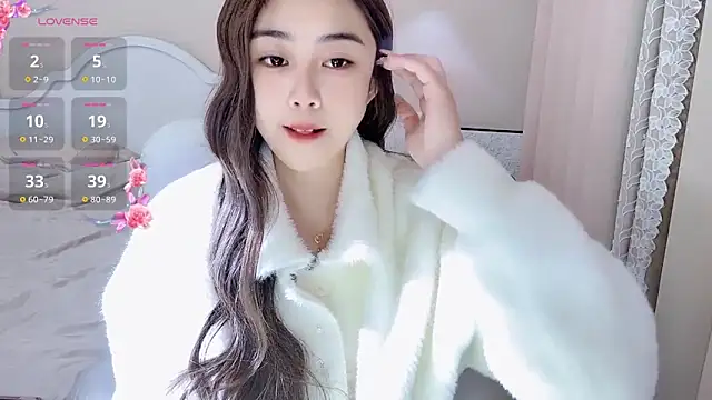 Snapshot of Caitlyn__ chatting on 01-05-25, 11:48 Caitlyn online show from 01-05-25, 11:48