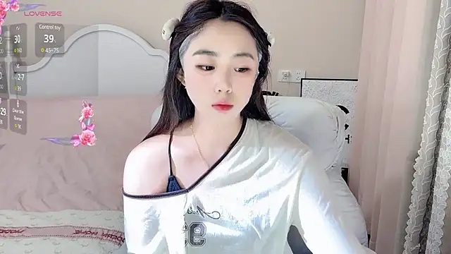 Snapshot of Caitlyn__ chatting on 03-04-25, 11:29 Caitlyn online show from 03-04-25, 11:29
