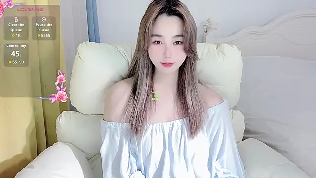 Snapshot of Caitlyn__ chatting on 04-08-26, 01:44 Caitlyn online show from 04-08-26, 01:44