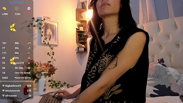 savagequeenbee7 online show from 01-11-25, 09:04