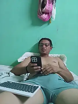 Andresguz35 online show from 12-05-25, 06:00