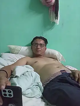 Andresguz35 online show from 12-22-25, 04:20