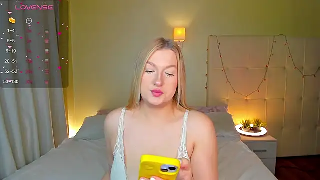 Snapshot of Emma__Leee chatting on 12-07-24, 01:03 Emma Leee online show from 12-07-24, 01:03