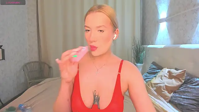 Emma  Leee online show from 03-18-26, 01:09