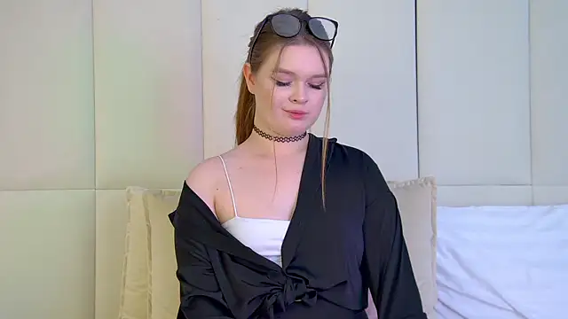 CrystalLyons online show from 03-04-25, 01:06