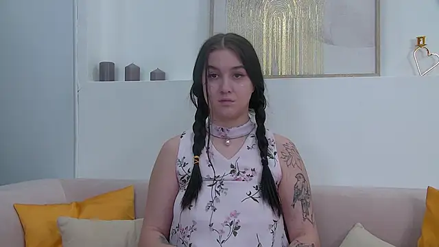 ChristinaMilton online show from 01-08-25, 04:44