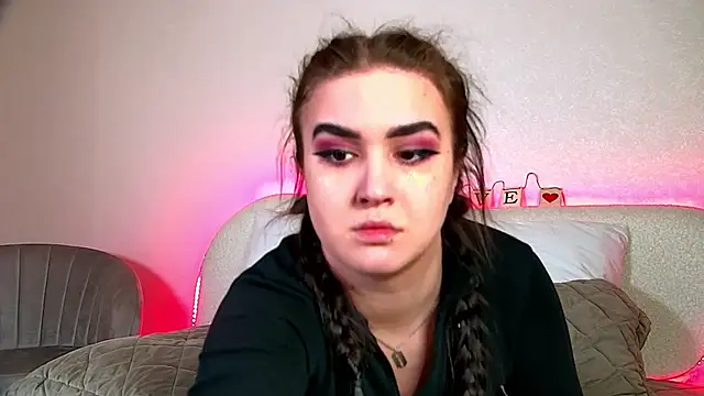 ChristinaMilton online show from 02-18-25, 04:04