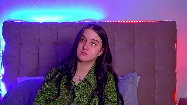 ChristinaMilton online show from 03-17-25, 06:32