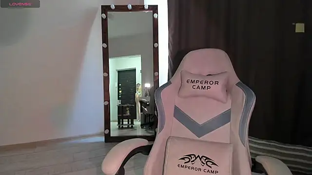 Snapshot of Lana_Younes chatting on 10-02-25, 10:22 Lana Younes online show from 10-02-25, 10:22