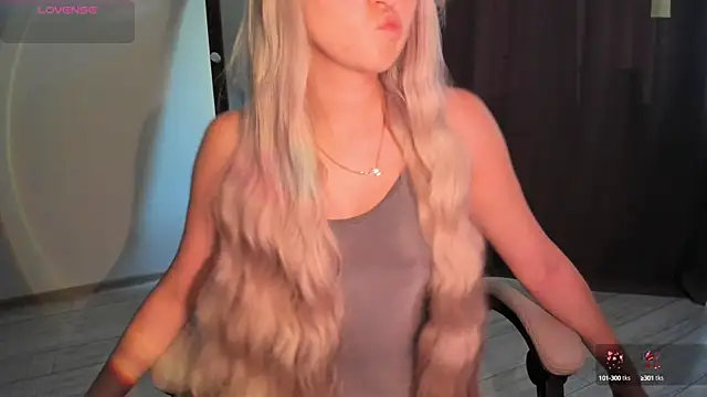 Snapshot of Lana_Younes chatting on 10-10-25, 12:04 Lana Younes online show from 10-10-25, 12:04