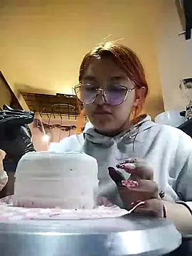 Snapshot of SophiaWeestt99 chatting on 02-14-25, 05:19 SophiaWeestt99 online show from 02-14-25, 05:19