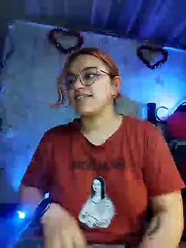 Snapshot of SophiaWeestt99 chatting on 03-08-25, 05:17 SophiaWeestt99 online show from 03-08-25, 05:17