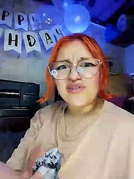 Snapshot of SophiaWeestt99 chatting on 03-19-25, 05:41 SophiaWeestt99 online show from 03-19-25, 05:41